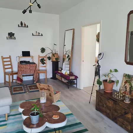 The Cozy Corner In Kallio! * ヘルシンキ